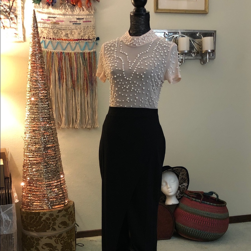 Nude Pearls with Black Maxi - Picture 2 of 7